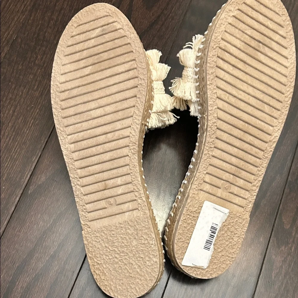 Stylish Cream Fringe Slide Sandals with jeweled eye 👁️ NWOT - Picture 8 of 8